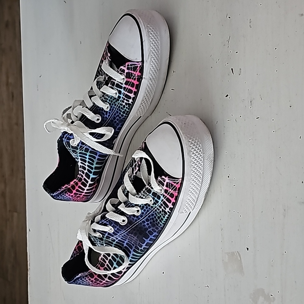 Converse - Picture 2 of 5